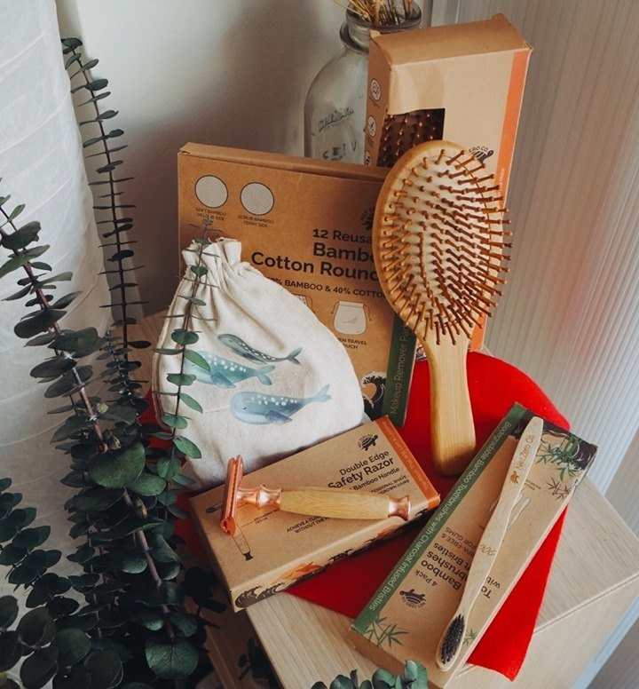 Zero-waste gift set with a bamboo hairbrush, safety razor and cotton rounds